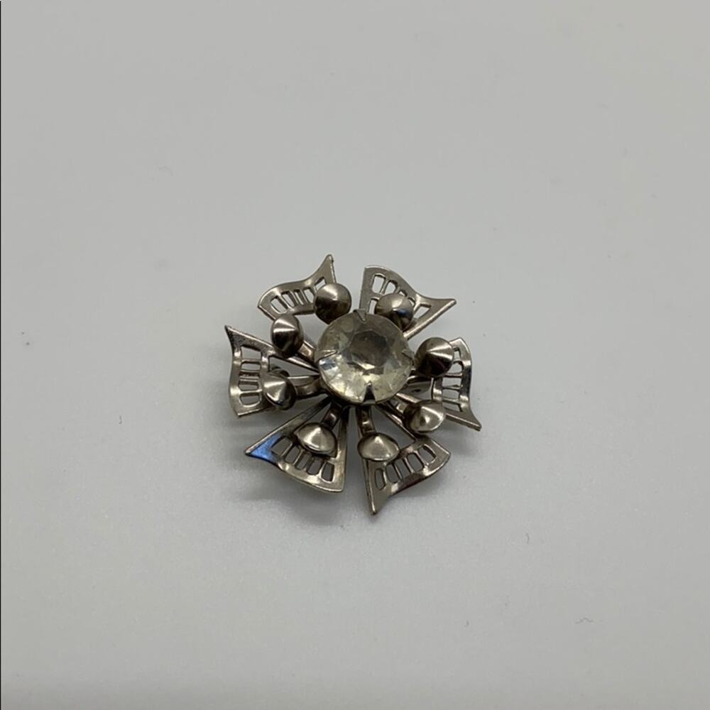 Vintage 1950s floral silver brooch